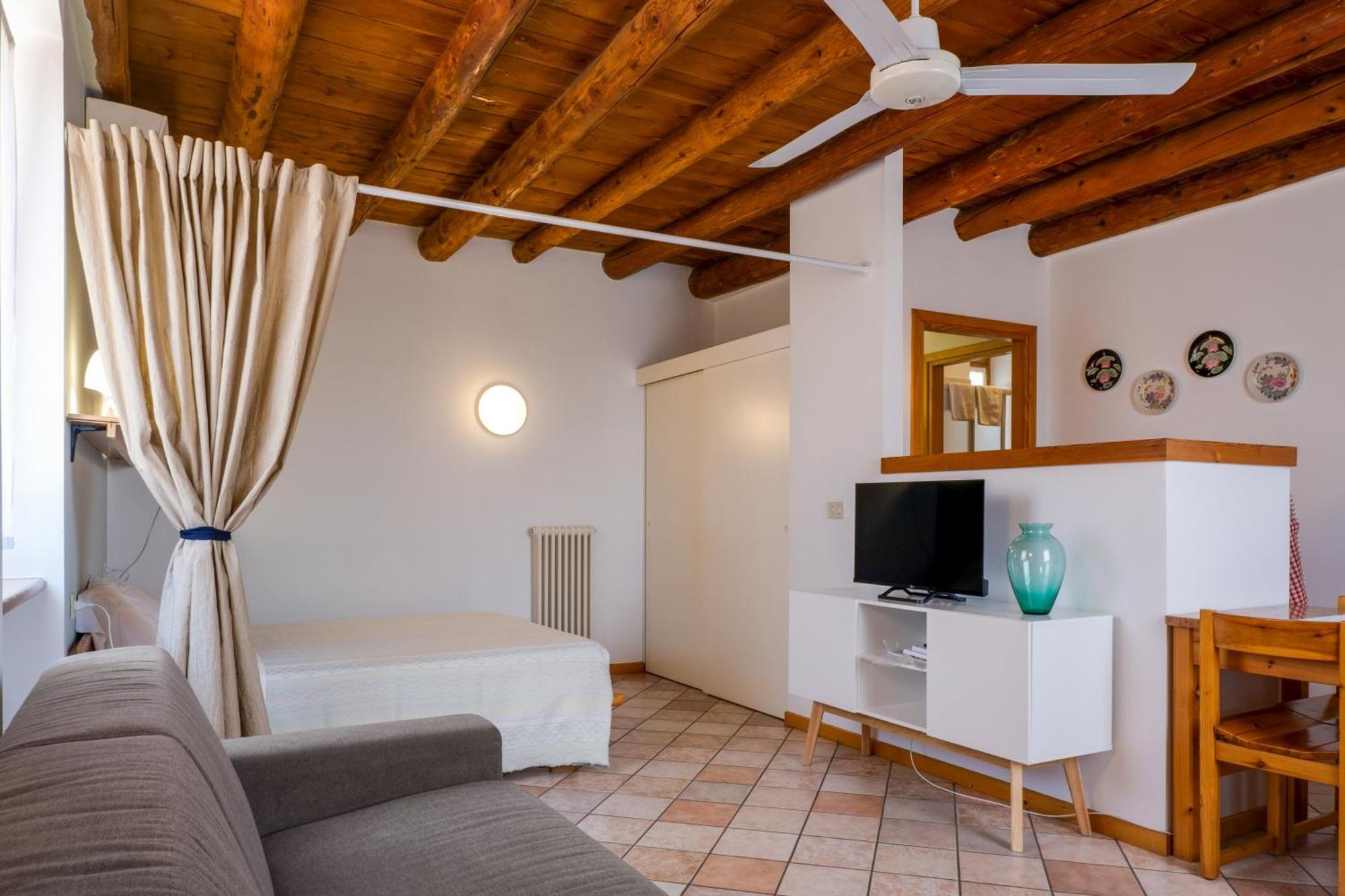 Agriturismo Le Ginestre Лацизе Екстериор снимка