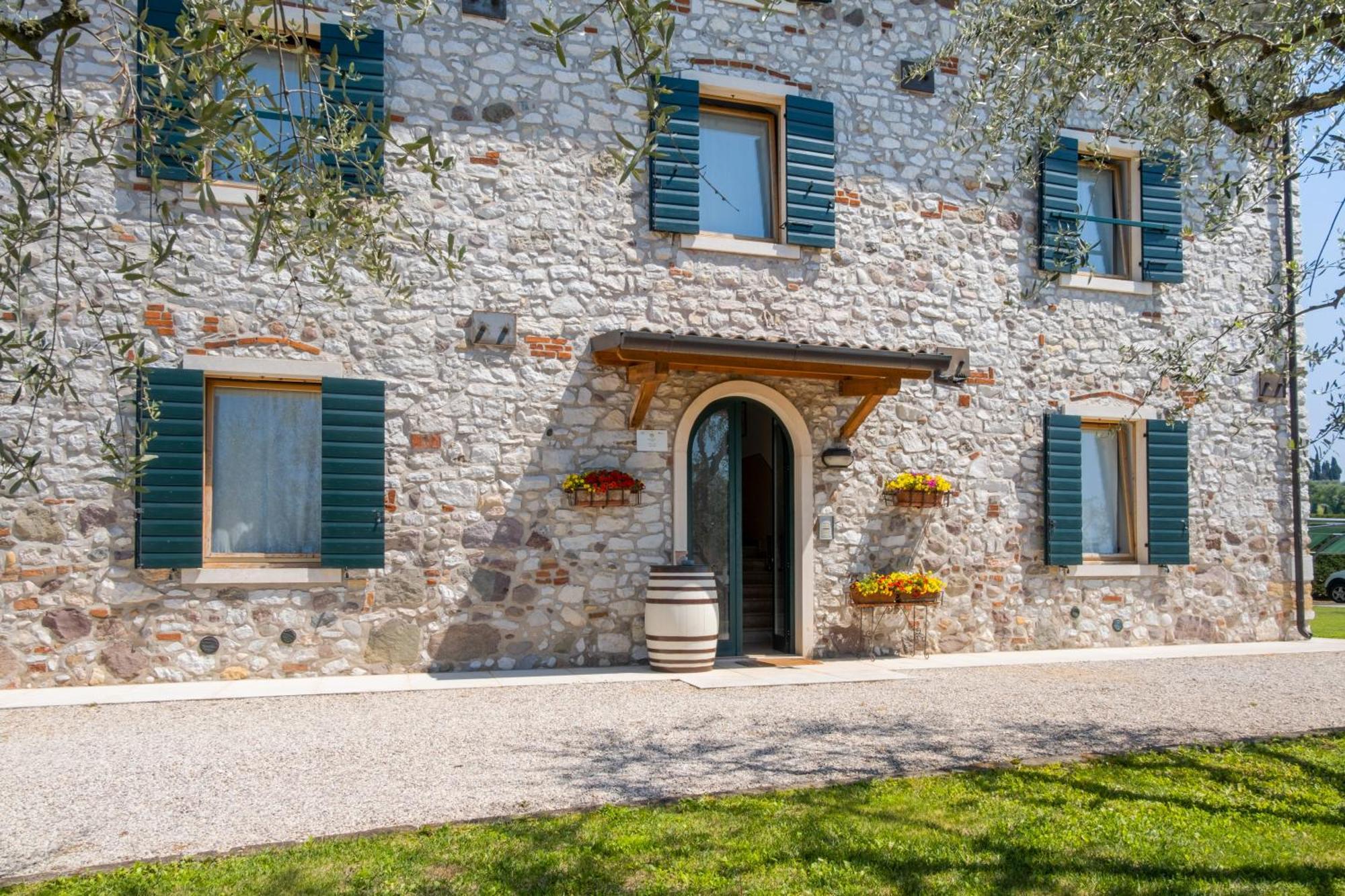 Agriturismo Le Ginestre Лацизе Екстериор снимка