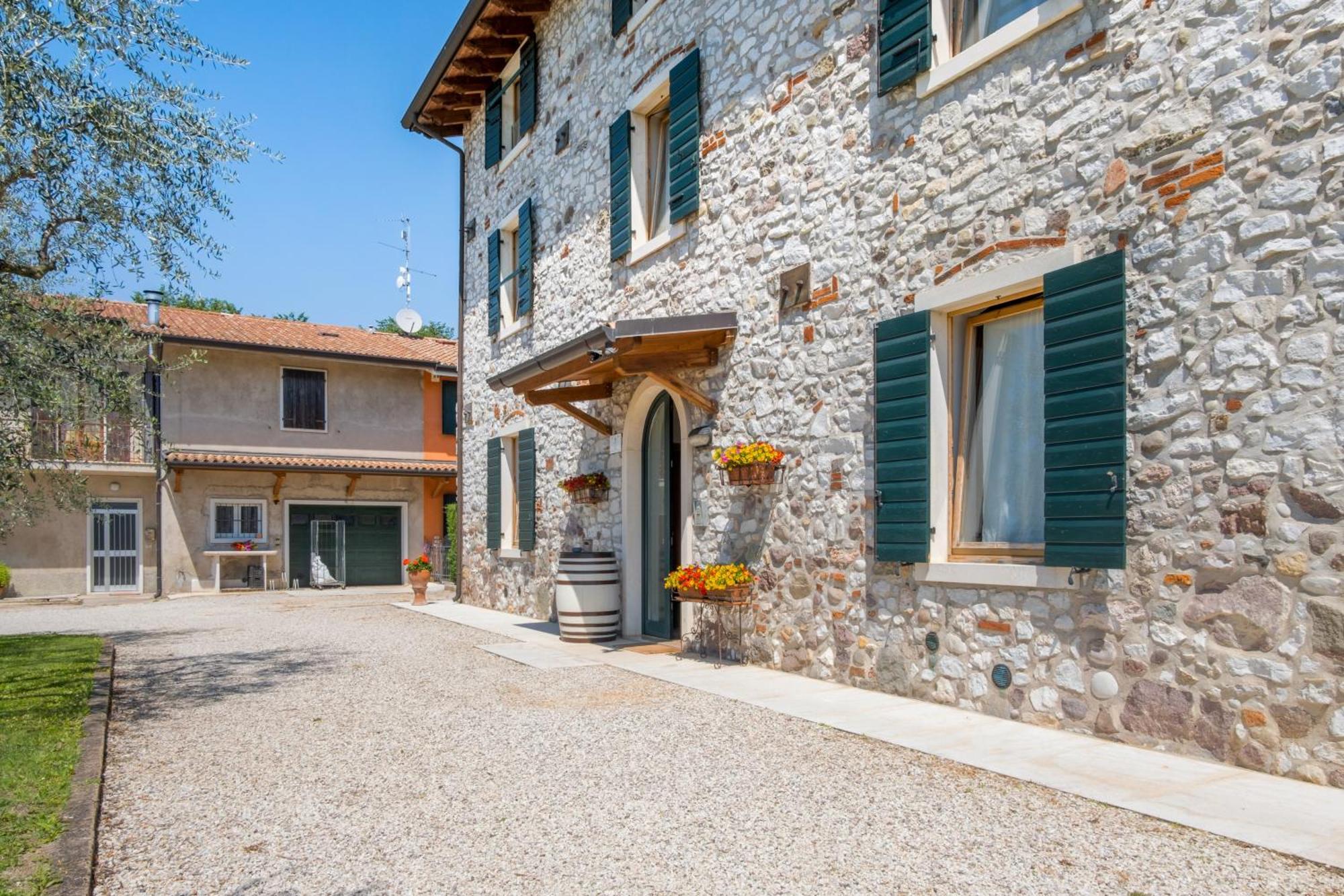 Agriturismo Le Ginestre Лацизе Екстериор снимка
