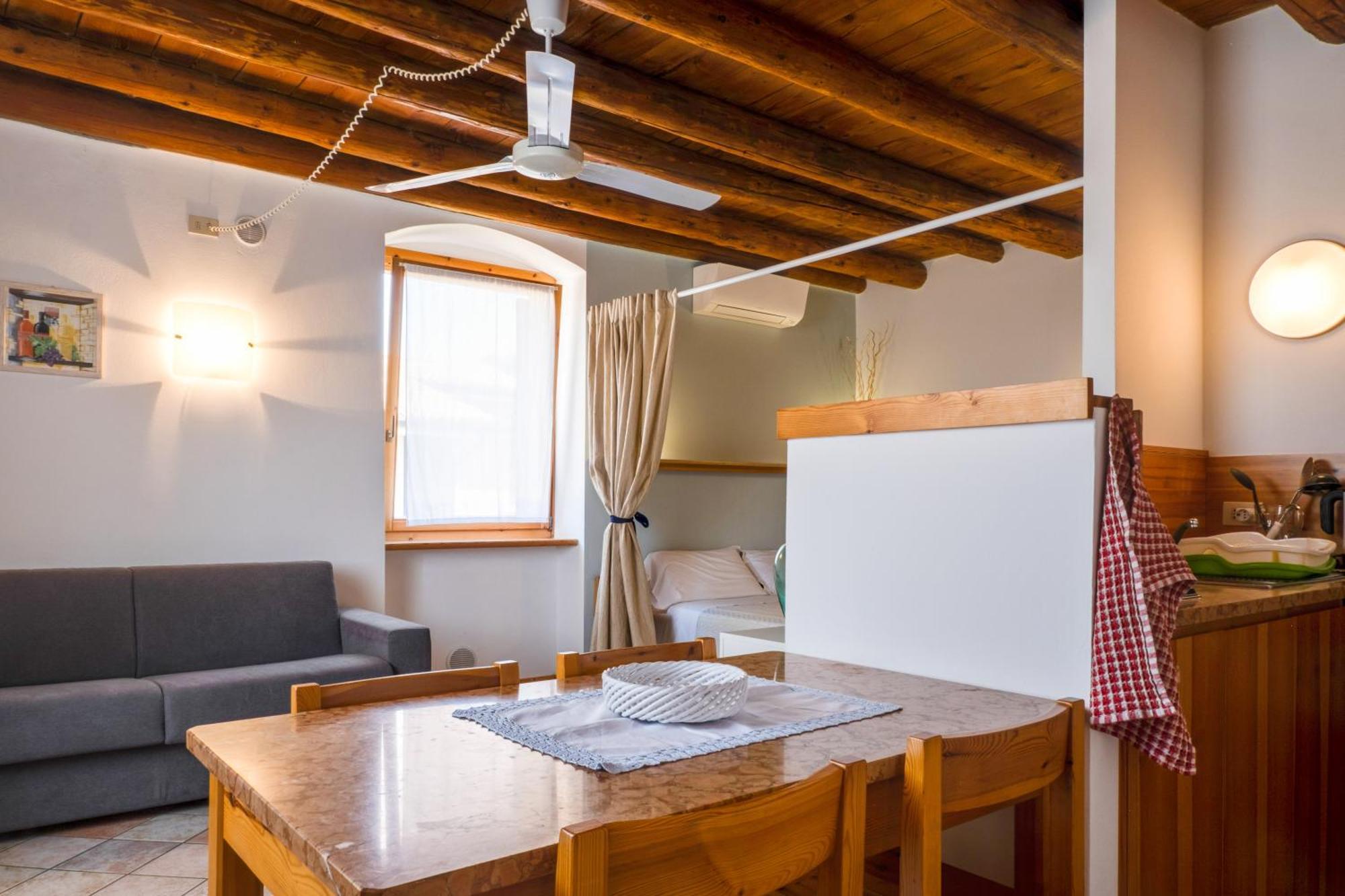 Agriturismo Le Ginestre Лацизе Екстериор снимка