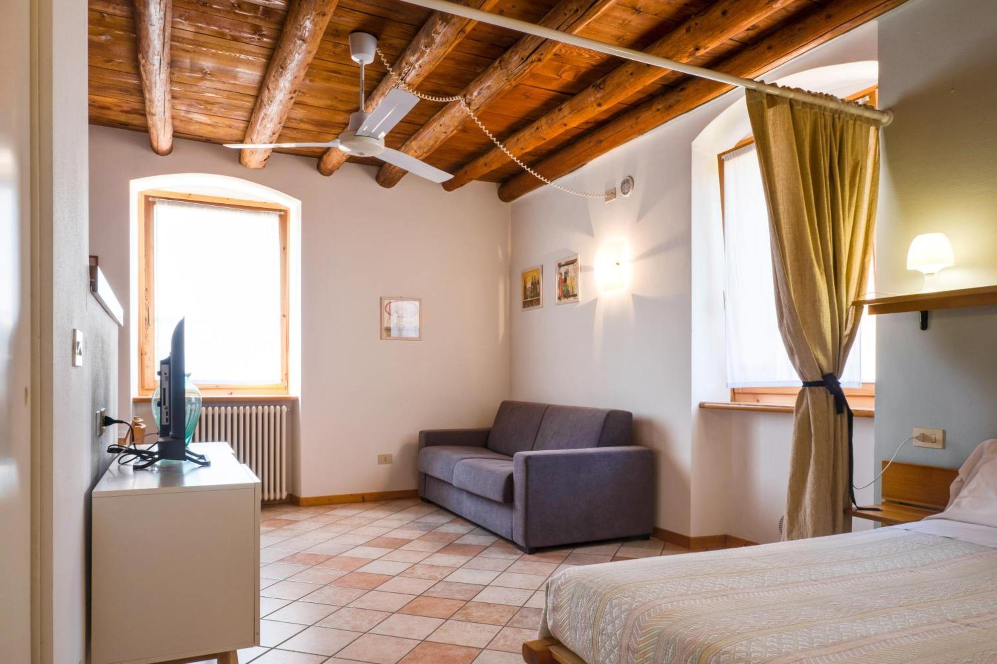 Agriturismo Le Ginestre Лацизе Екстериор снимка