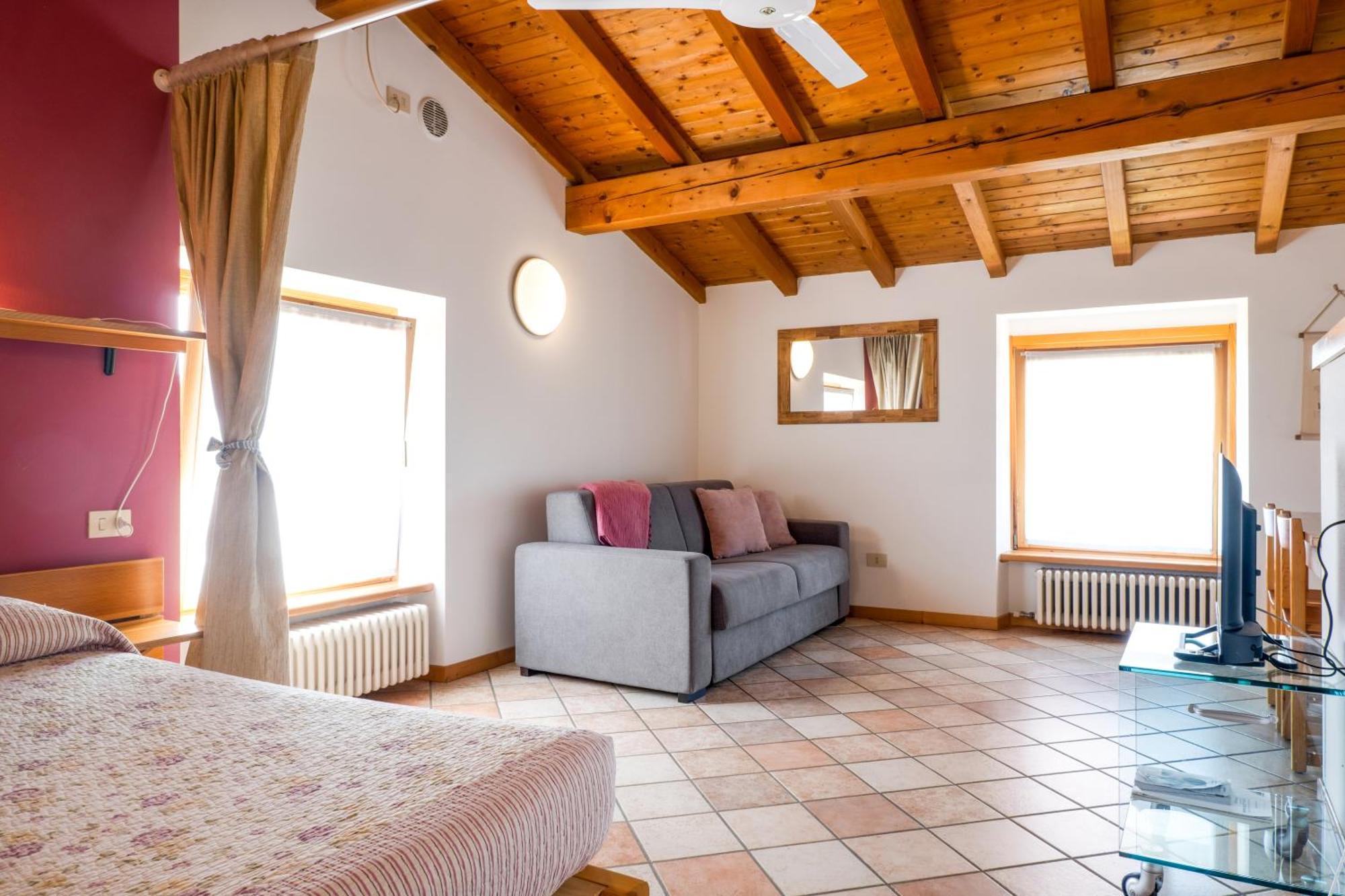 Agriturismo Le Ginestre Лацизе Екстериор снимка